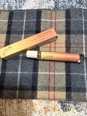 Skylar Fall Cashmere Rollerball Perfume — Soft Peach-Orange Scent